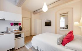 Guoda Apartments